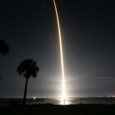 Nasa Waterfront Dolphin Suite Titusville Buitenkant foto