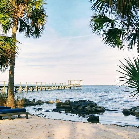 Nasa Waterfront Dolphin Suite Titusville Buitenkant foto