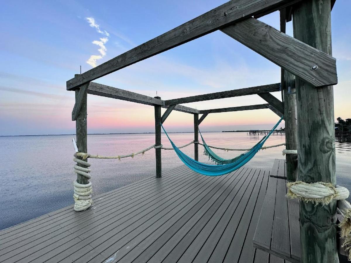 Nasa Waterfront Dolphin Suite Titusville Buitenkant foto