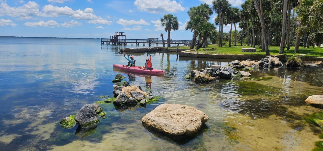 Nasa Waterfront Dolphin Suite Titusville Buitenkant foto