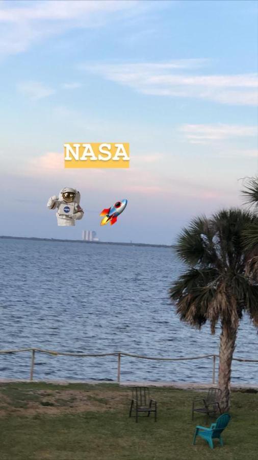Nasa Waterfront Dolphin Suite Titusville Buitenkant foto